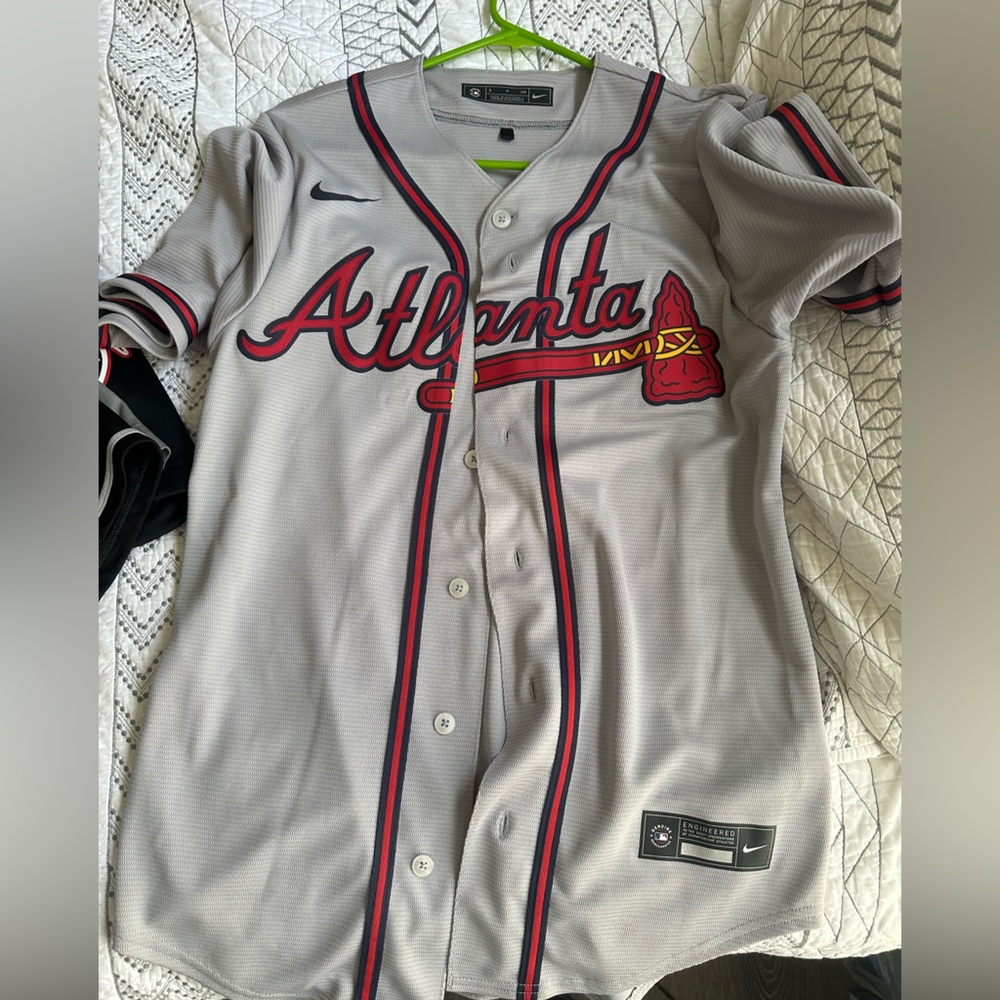 Grey Atlanta Braves jersey , used like new size small